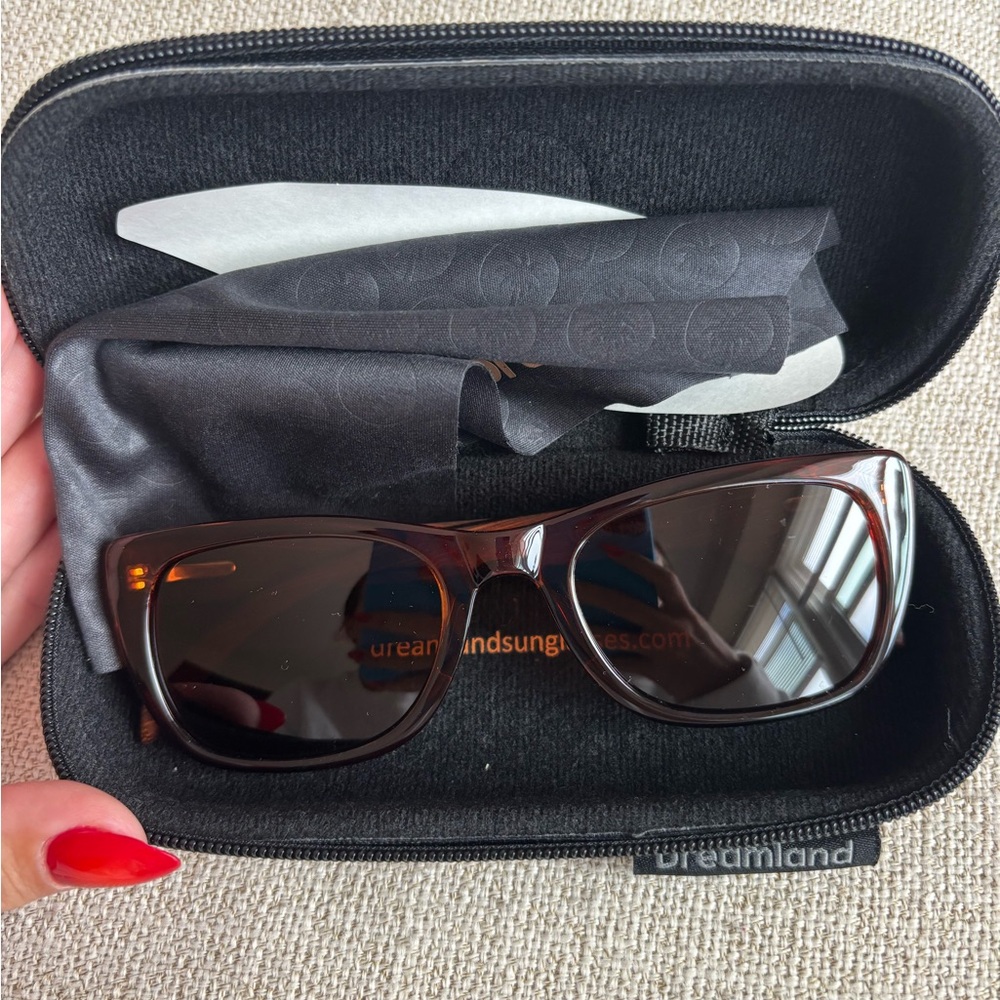 Dreamland Brown Sunglasses with Case